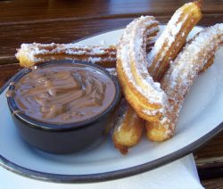 Churros gefrituurde deegstengels heerlijk met Marokkaanse thee