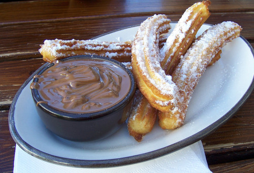 Churros gefrituurde deegstengels heerlijk met Marokkaanse thee