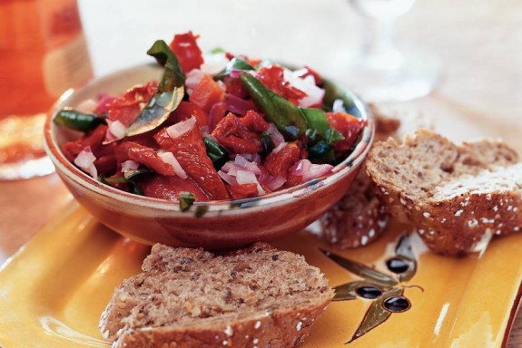 Grove tapenade van zongedroogde tomaten