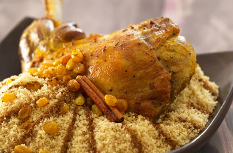 Marokkaanse Couscous met kipjes (h'mamat)