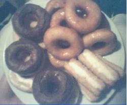 Donuts gedoopt siroop