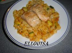 Pasta met courgette en gegrilde zalm