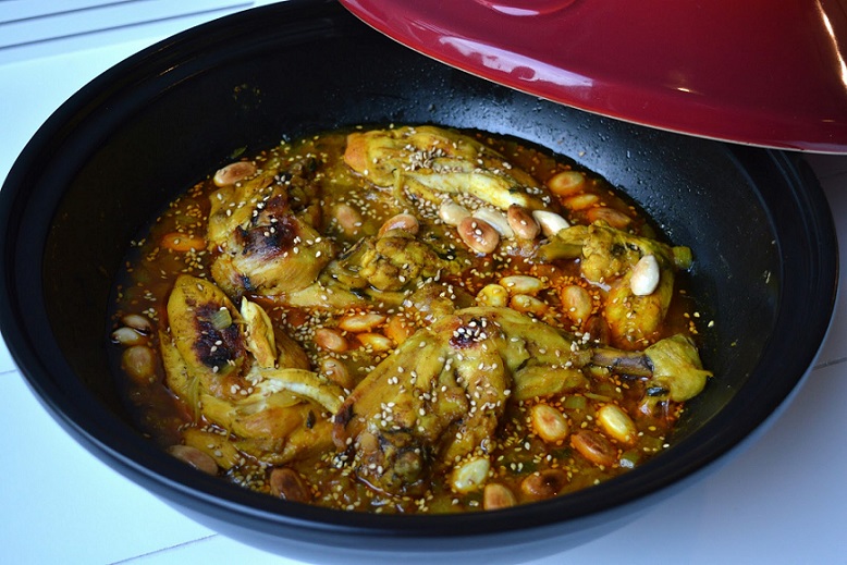 Heerlijke Marokkaanse Kiptajine met honing en amandelen