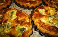 Mini broccoli taartjes - quiches van 12 cm met room