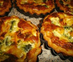 Mini broccoli taartjes - quiches van 12 cm met room