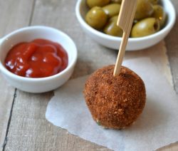 Heerlijke Kipbitterballetjes die goed smaken met een dipsausje