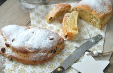 Kleine kerststolletjes luchtige en zachte met homemade amandelspijs