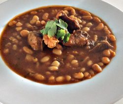 Loubia Marokkaanse witte bonen met kalfsvlees in tomatensaus