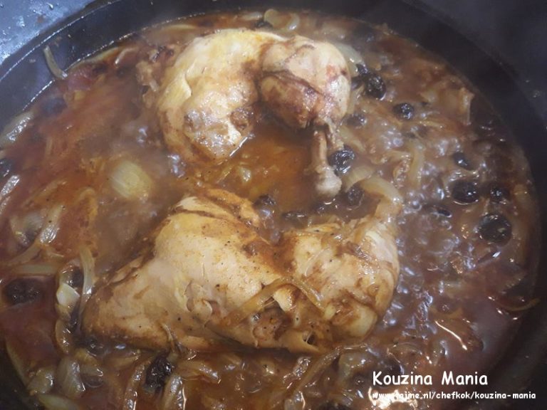 Tajine van zoete kip met uien en rozijnen Recept Tajine.NL