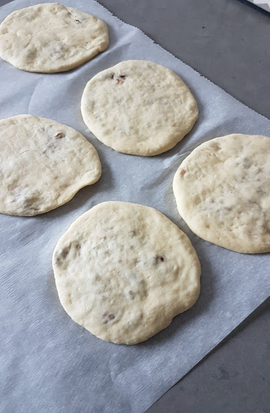 Heerlijke gevulde Marokkaanse panbroodjes Batbot met gehakt bereiding